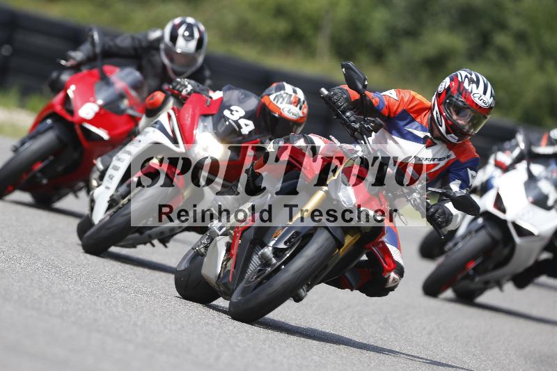 /27 12.06.2025 Ducati Schweiz Trackday Warmup  ADR/blau-bleu/34